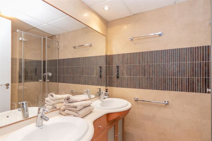 Image No.11-2 Bed Property for sale