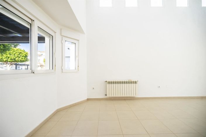 Image No.17-2 Bed Villa for sale