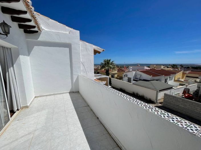 Image No.18-2 Bed Townhouse for sale