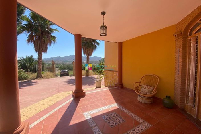 Image No.2-4 Bed Villa for sale