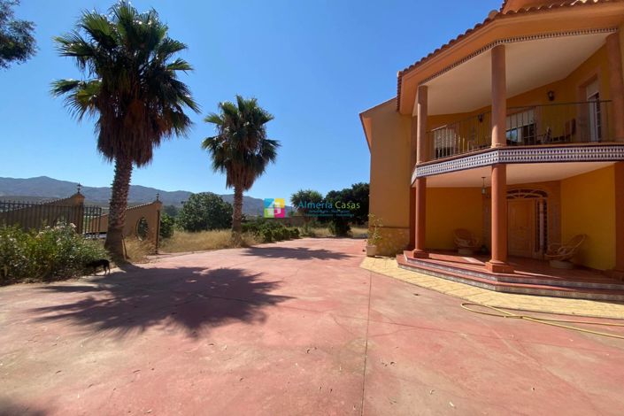 Image No.3-4 Bed Villa for sale
