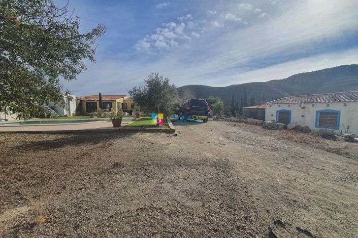Image No.2-4 Bed Villa for sale