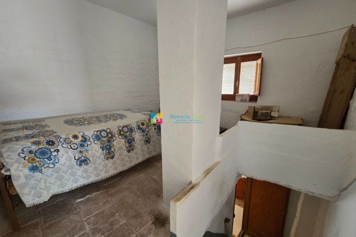 Image No.23-4 Bed Townhouse for sale