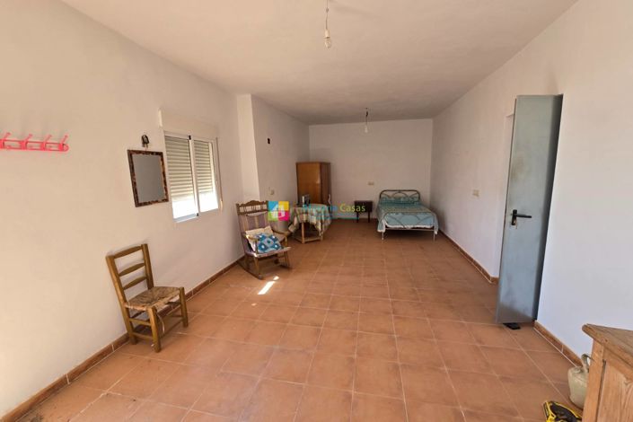 Image No.25-4 Bed Townhouse for sale