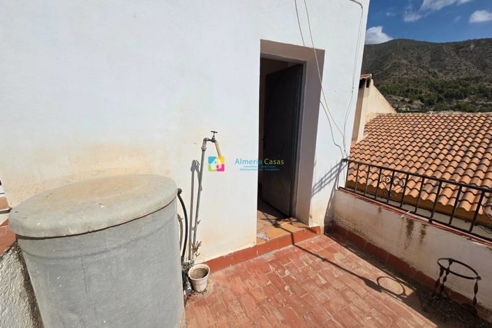Image No.27-4 Bed Townhouse for sale