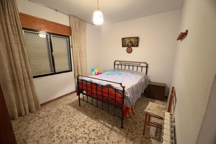 Image No.17-3 Bed Country House for sale