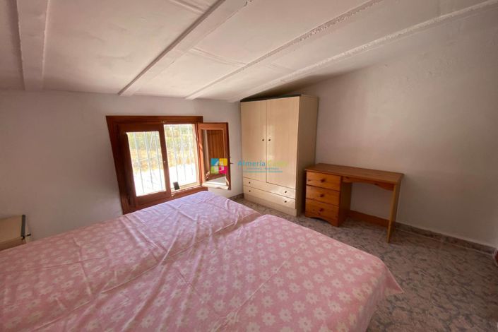 Image No.24-3 Bed Country House for sale
