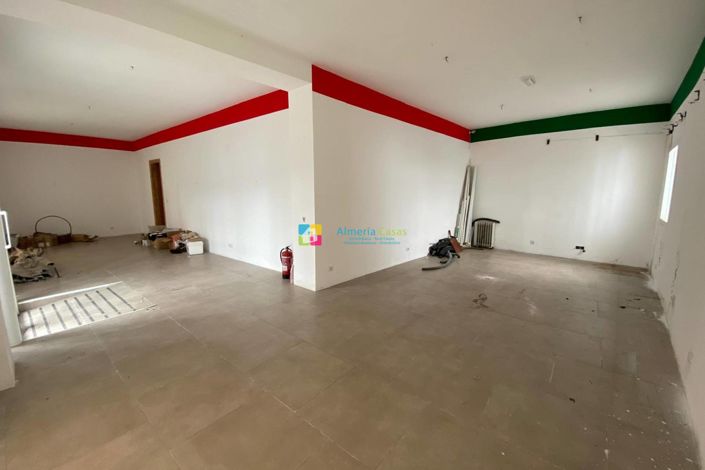 Image No.18-6 Bed Townhouse for sale
