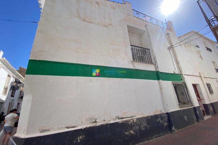 Image No.2-6 Bed Townhouse for sale