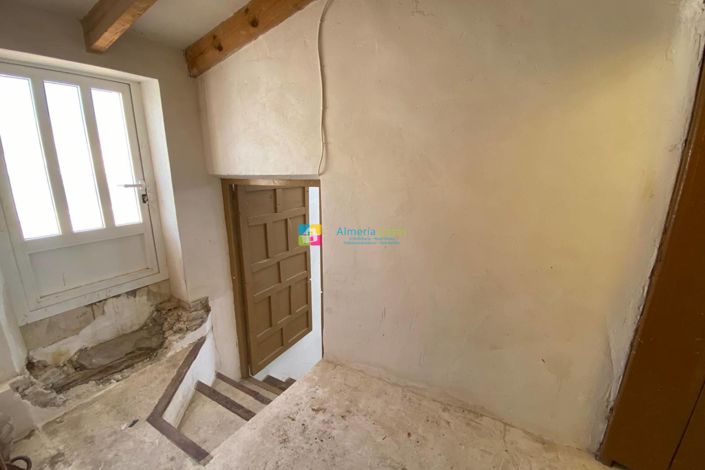 Image No.37-6 Bed Townhouse for sale