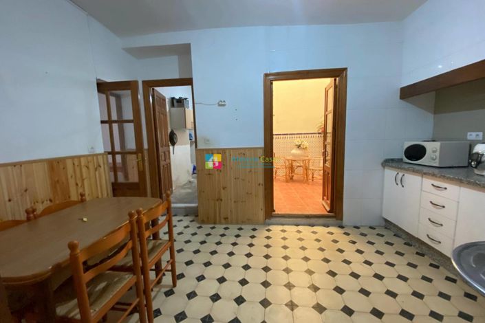 Image No.9-6 Bed Townhouse for sale
