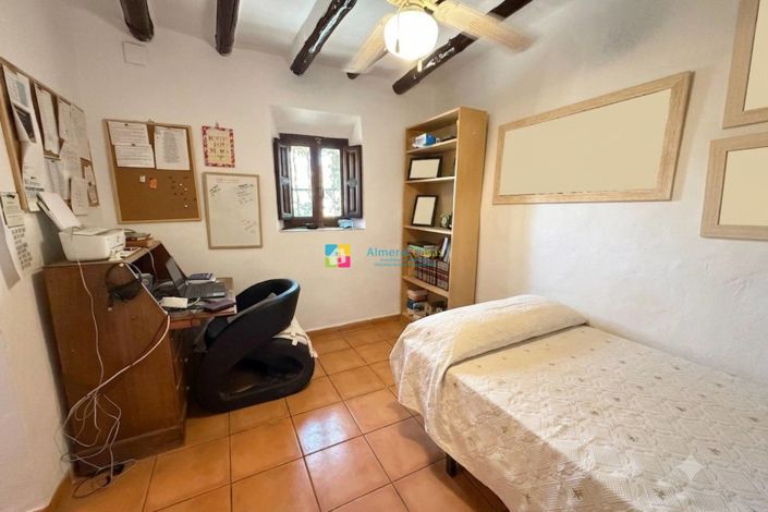 Image No.13-5 Bed Townhouse for sale
