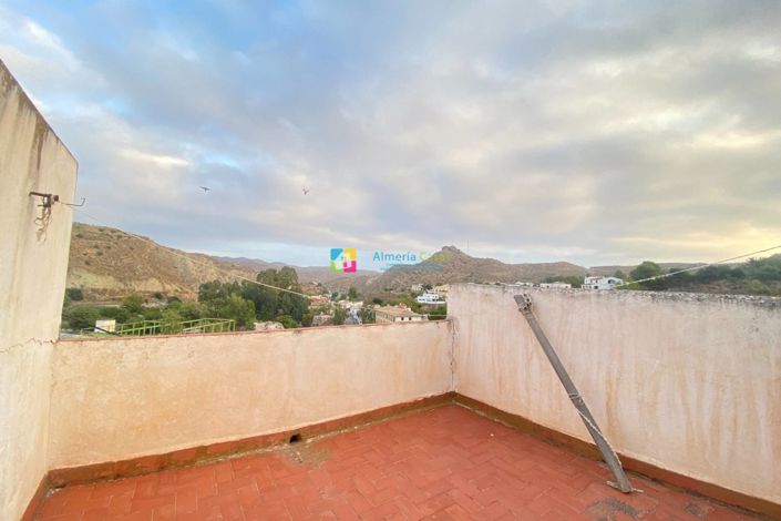 Image No.18-4 Bed Townhouse for sale
