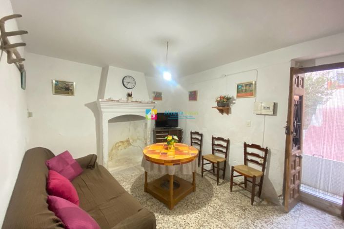 Image No.2-4 Bed Townhouse for sale
