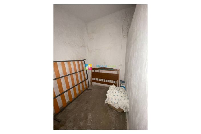 Image No.20-4 Bed Townhouse for sale
