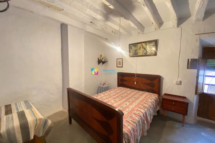 Image No.21-4 Bed Townhouse for sale