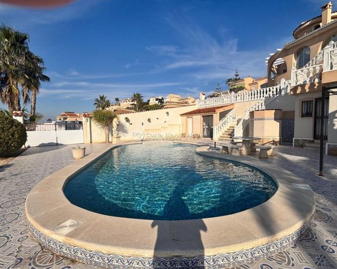 Image No.17-5 Bed Property for sale