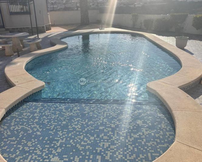 Image No.20-5 Bed Property for sale