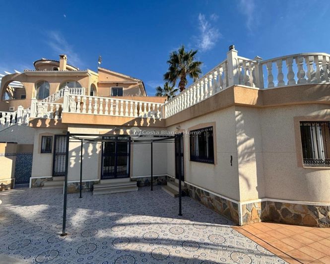 Image No.5-5 Bed Property for sale