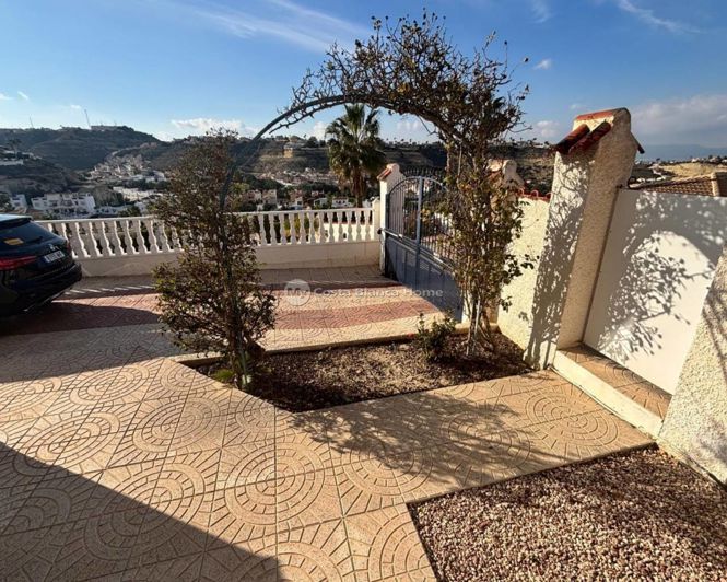 Image No.40-5 Bed Property for sale