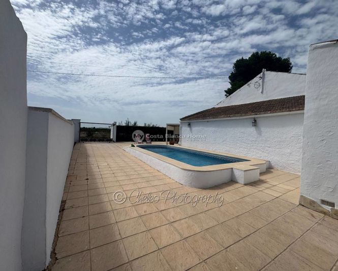 Image No.20-3 Bed Country House for sale