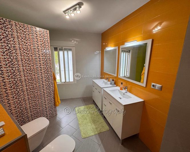 Image No.15-8 Bed Villa for sale