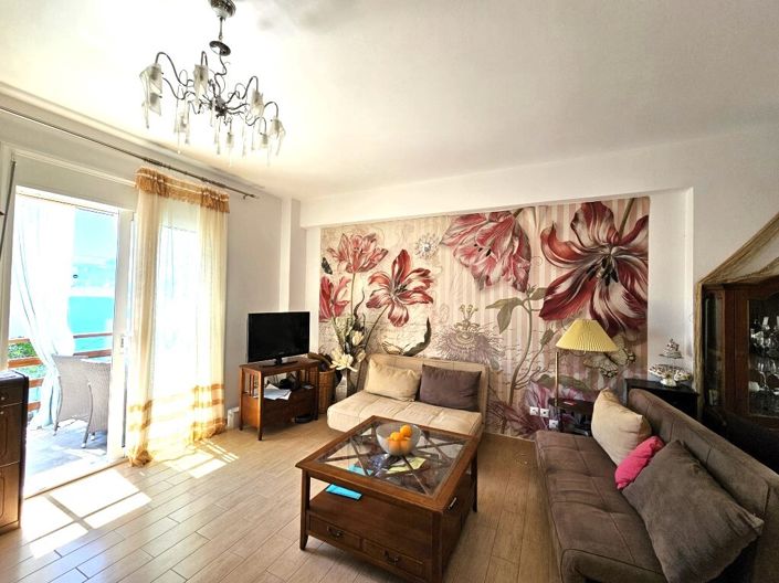 Image No.12-2 Bed Property for sale