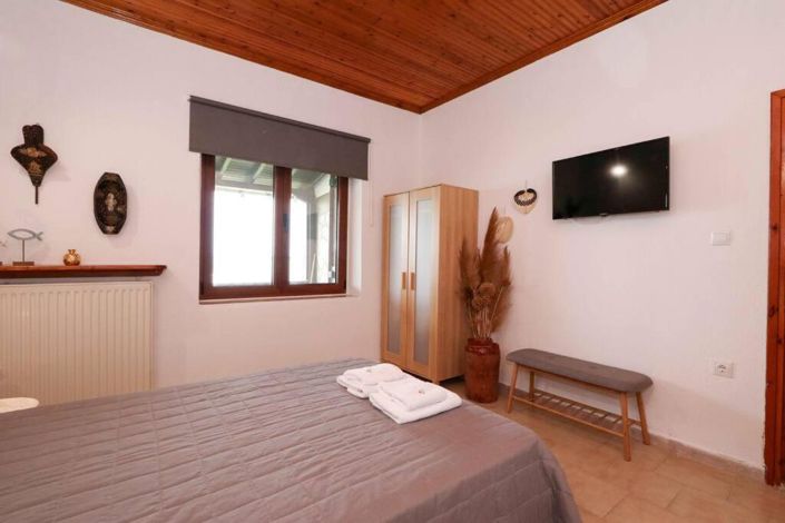 Image No.10-4 Bed Property for sale