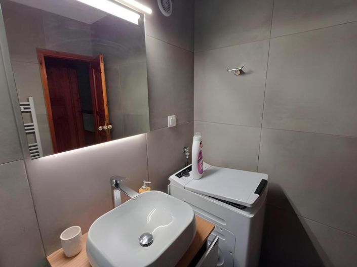 Image No.19-4 Bed Property for sale
