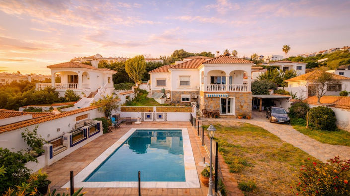 Image No.2-4 Bed Villa for sale