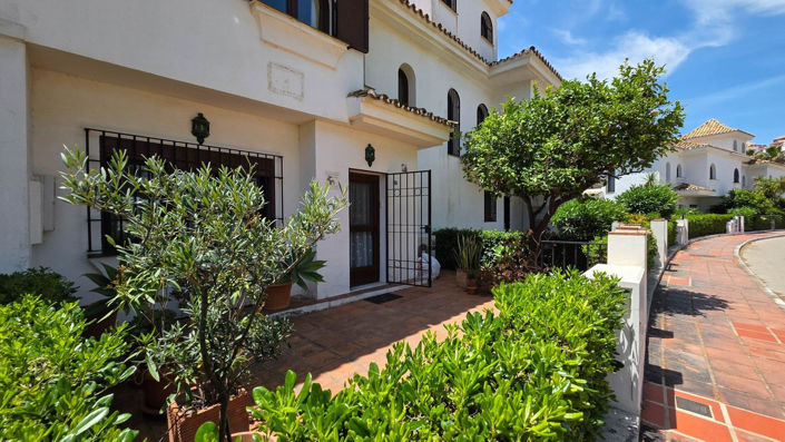 Image No.20-3 Bed Townhouse for sale
