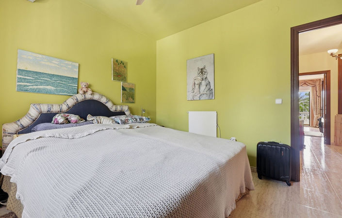 Image No.18-2 Bed Townhouse for sale
