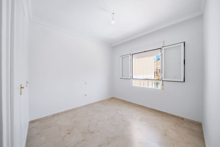 Image No.21-3 Bed Townhouse for sale