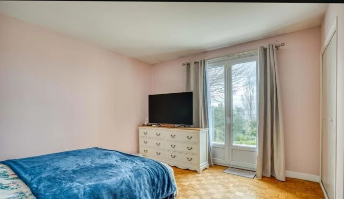 Image No.9-5 Bed House for sale