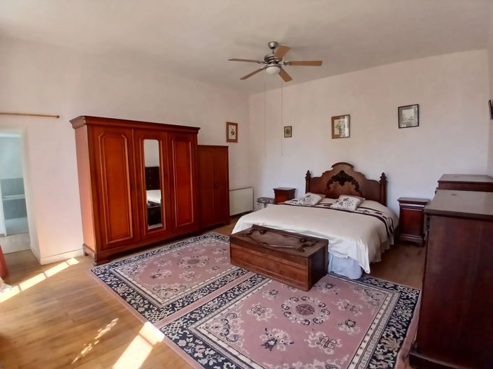 Image No.2-4 Bed House for sale