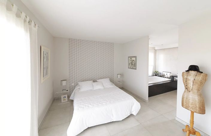 Image No.12-3 Bed House for sale
