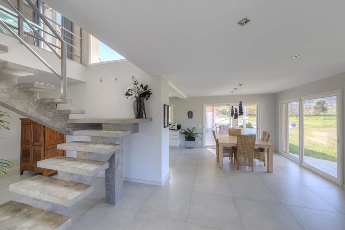 Image No.8-3 Bed House for sale