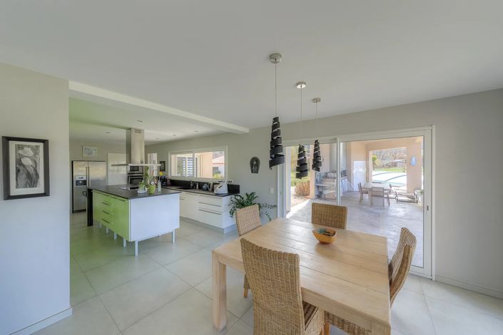 Image No.10-3 Bed House for sale