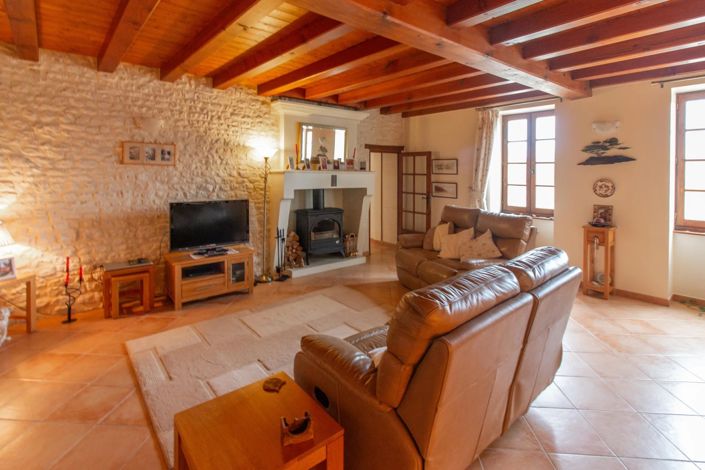 Image No.3-6 Bed House for sale