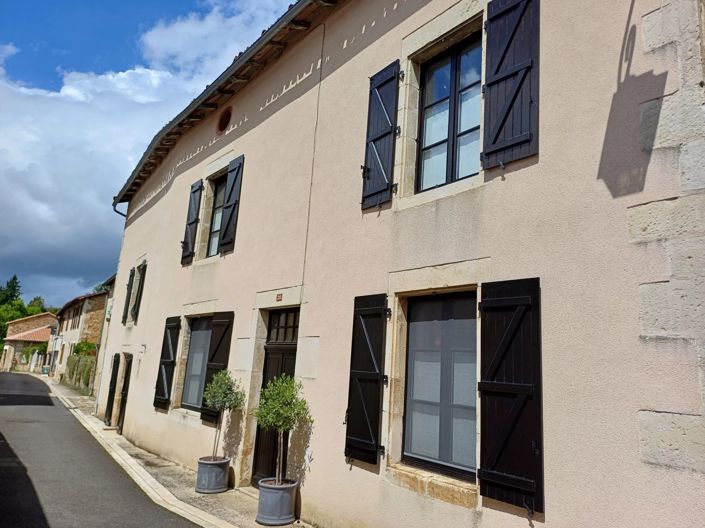 Image No.2-Maison de 5 chambres à vendre à Nanteuil-en-Vallée