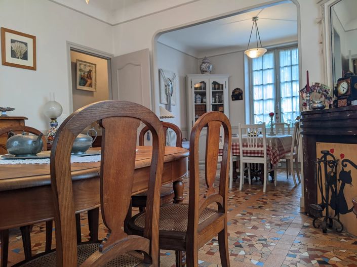 Image No.8-6 Bed House for sale