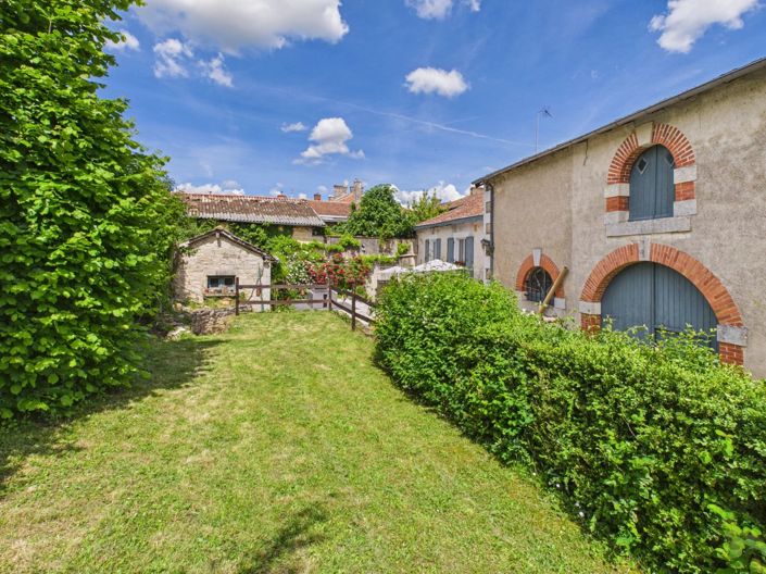 Image No.2-Maison de 8 chambres à vendre à Champagne-Mouton