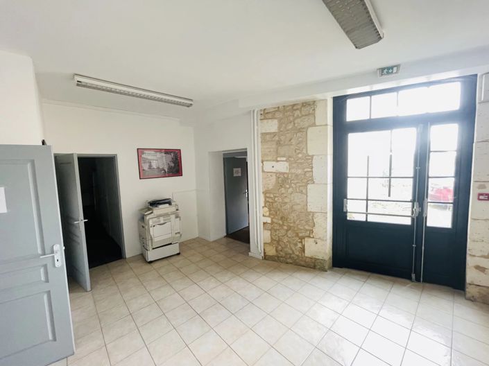 Image No.3-Commercial de 5 chambres à vendre à Barbezieux-Saint-Hilaire