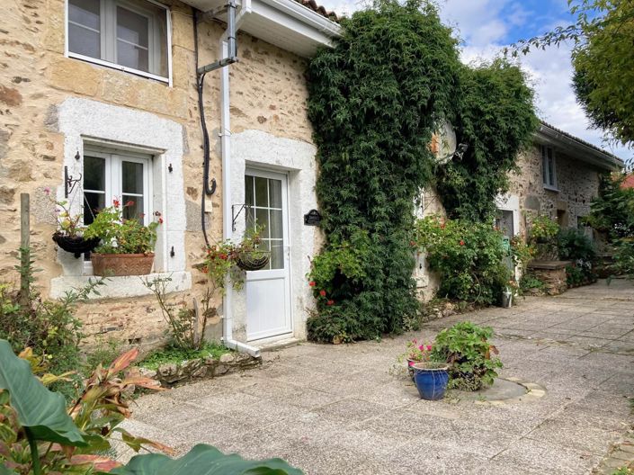 Image No.14-3 Bed Farmhouse for sale