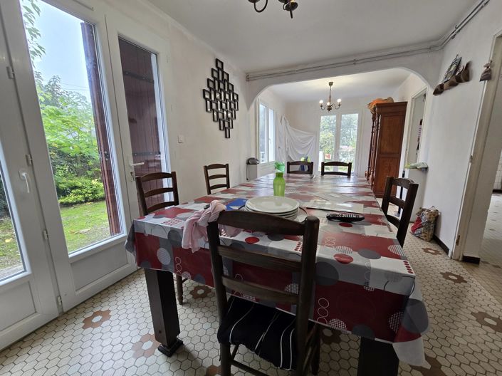 Image No.8-4 Bed House for sale
