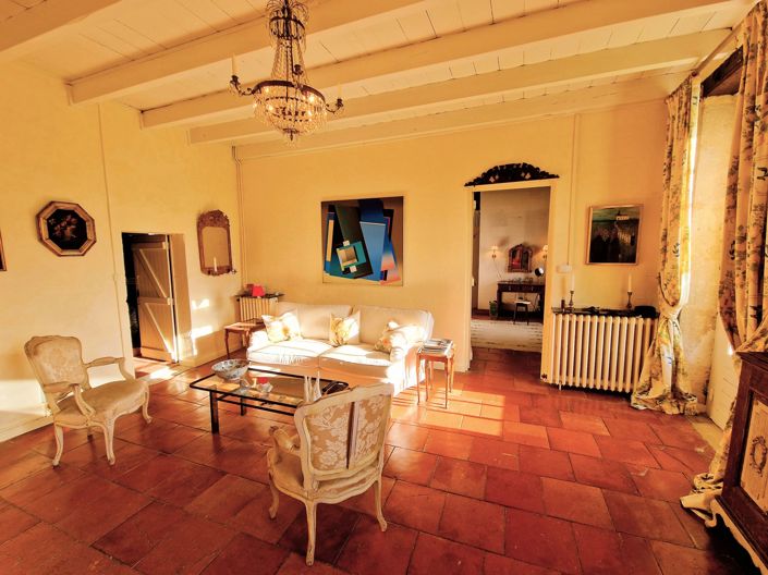Image No.9-8 Bed House for sale