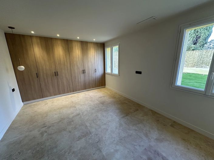 Image No.5-3 Bed Property for sale