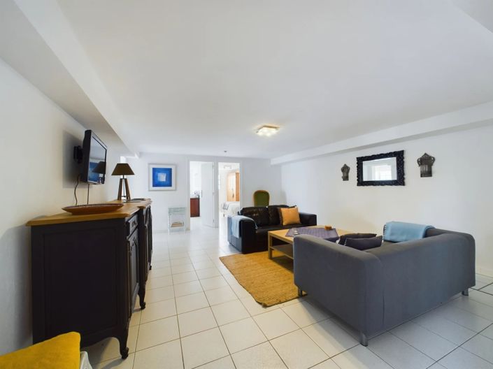 Image No.10-9 Bed House for sale