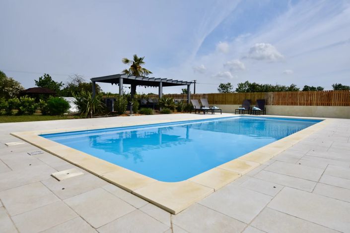 Image No.2-9 Bed House for sale