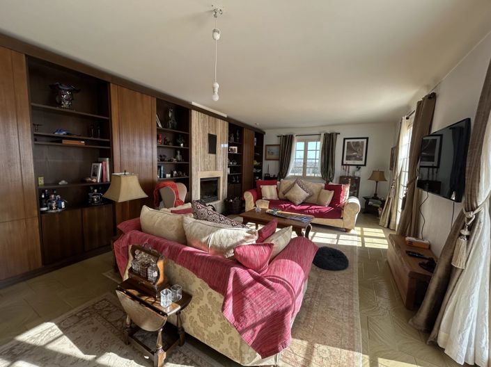 Image No.3-9 Bed House for sale
